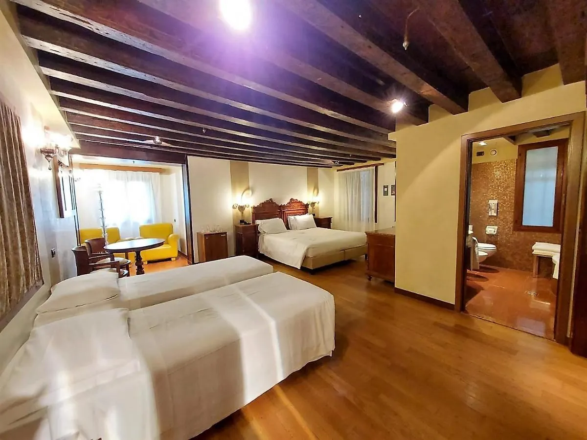 Hotel Saturnia & International Venice Italy